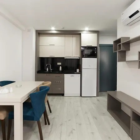 Demak & Homes מלון
