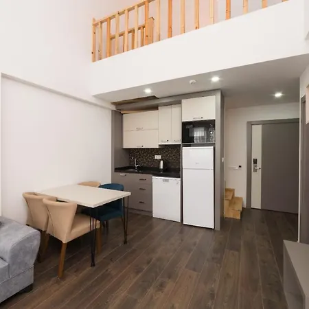 Demak & Homes ホテル 3*