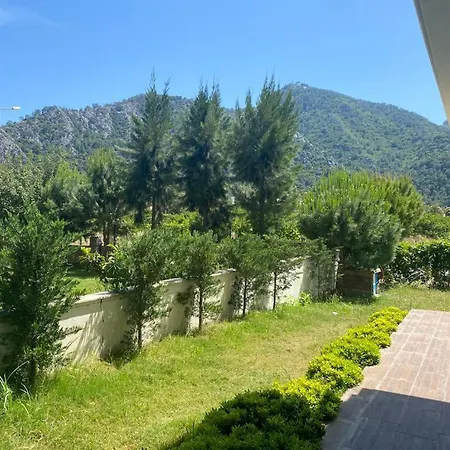 Demak & Homes ホテル 3*