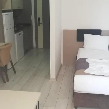 Demak & Homes ホテル 3*