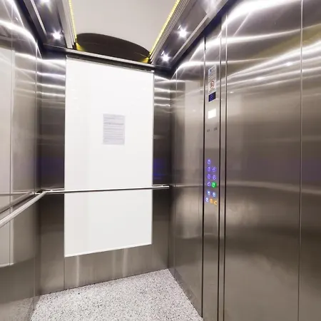 Demak & Homes ホテル