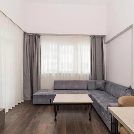 Demak & Homes فندق