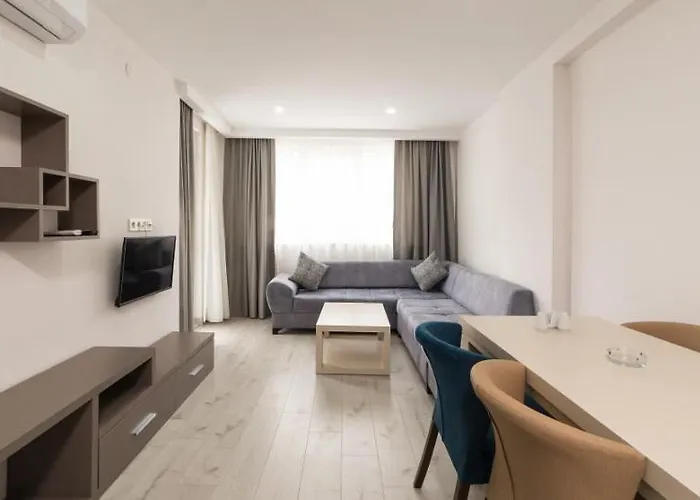 Hotel Demak & Homes 3*